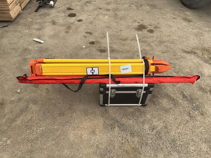 surveying-tripod-and-equipment-case-image-1