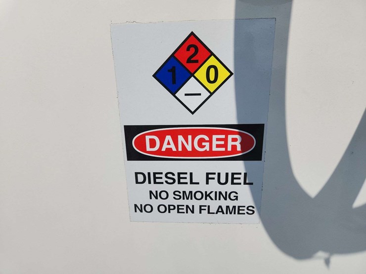am-tank-fuel-tank-with-pump/nozzle-(1050-gallon/4000-litre)-image-9