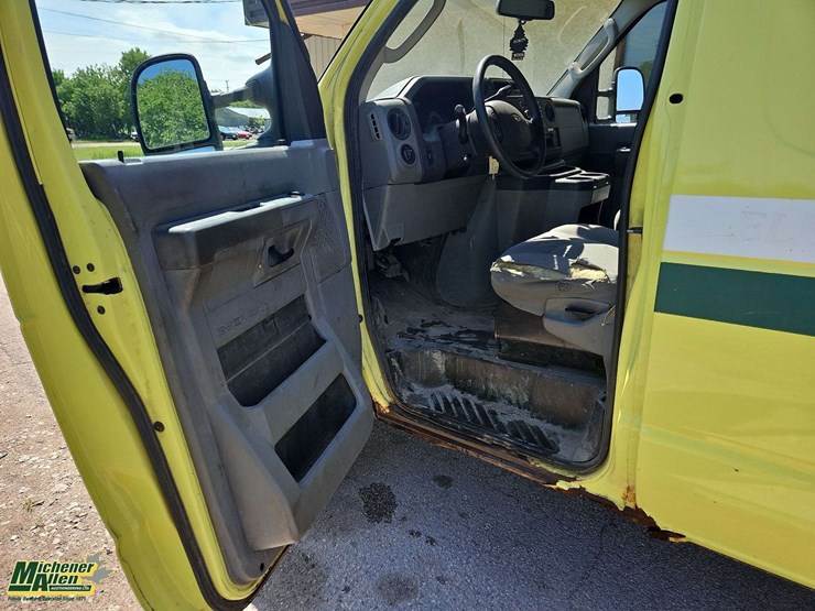 2010-ford-cargo-image-14