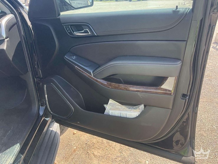 2020-chevrolet-tahoe-image-18