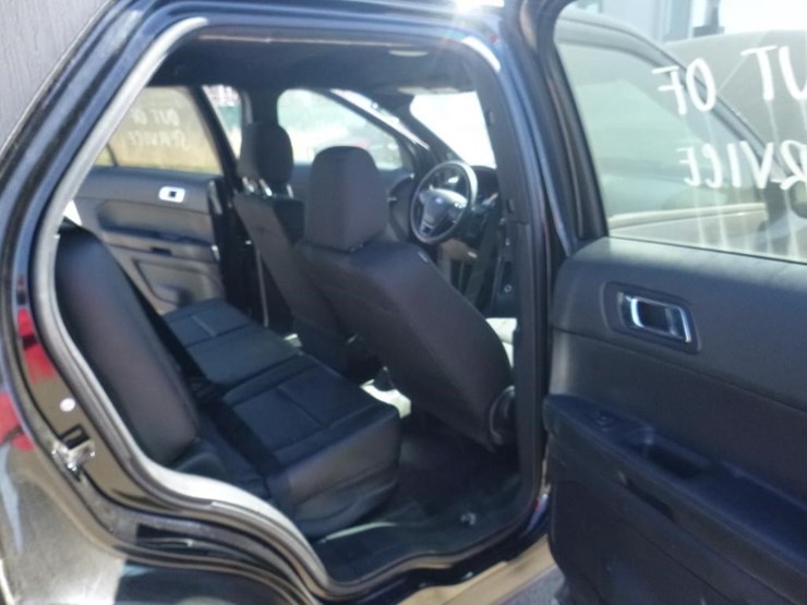 2016-ford-explorer-image-8
