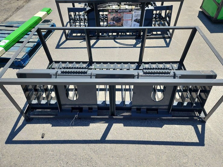 skid-steer-skeleton-bucket---72"-image-3