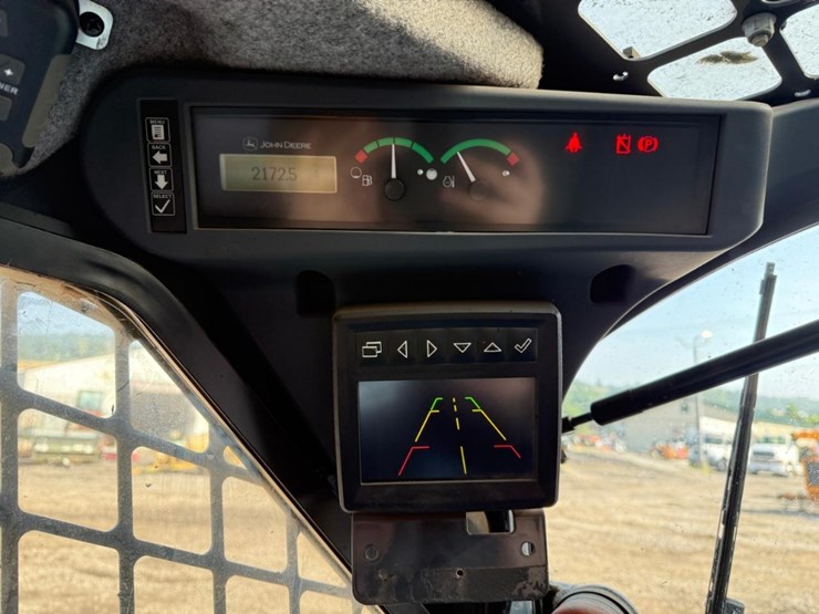 2021-deere-325g-image-24