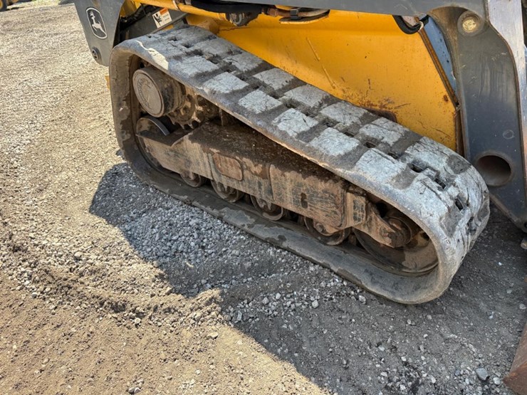 deere-323d-image-12