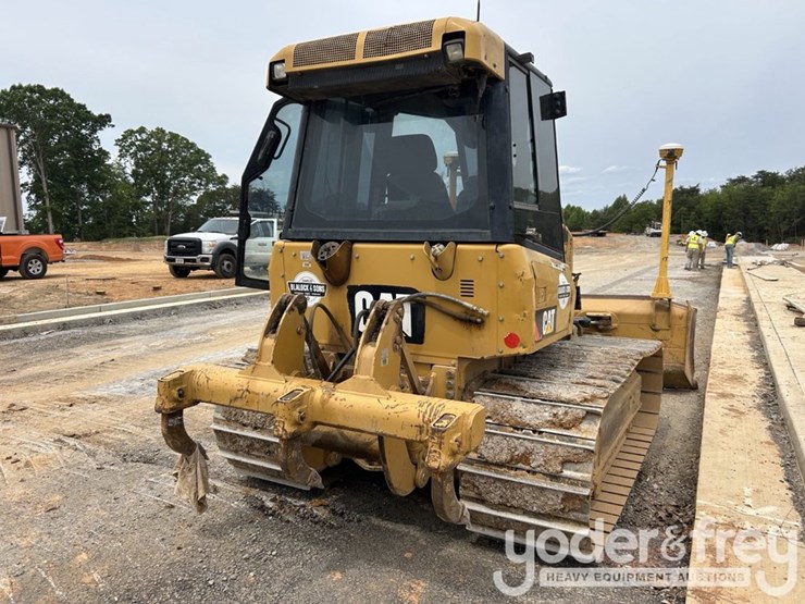 2015-caterpillar-d5k2-lgp-image-3