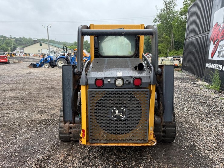 deere-323d-image-3