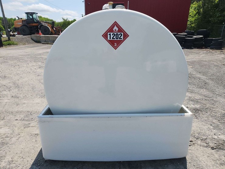 am-tank-fuel-tank-with-pump/nozzle-(1050-gallon/4000-litre)-image-2