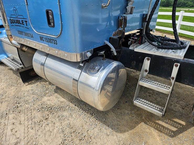 2006-peterbilt-386-image-21