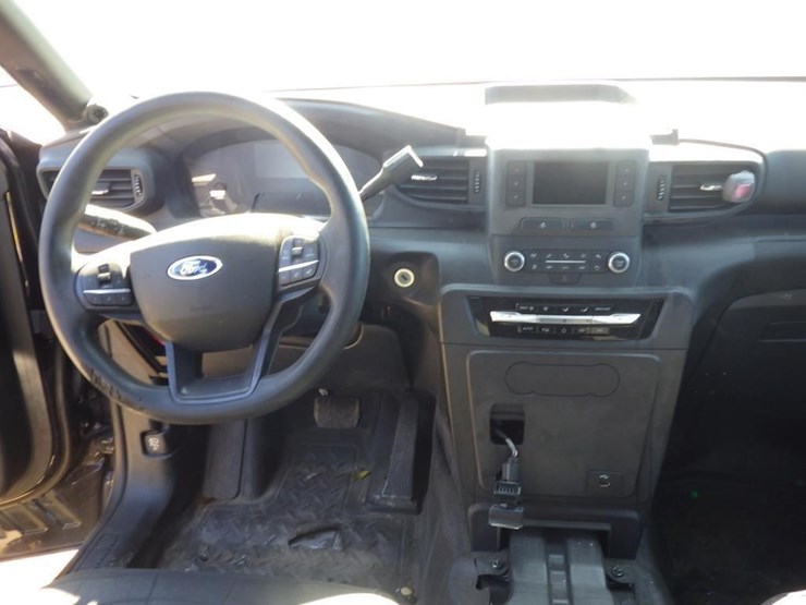 2021-ford-explorer-image-9