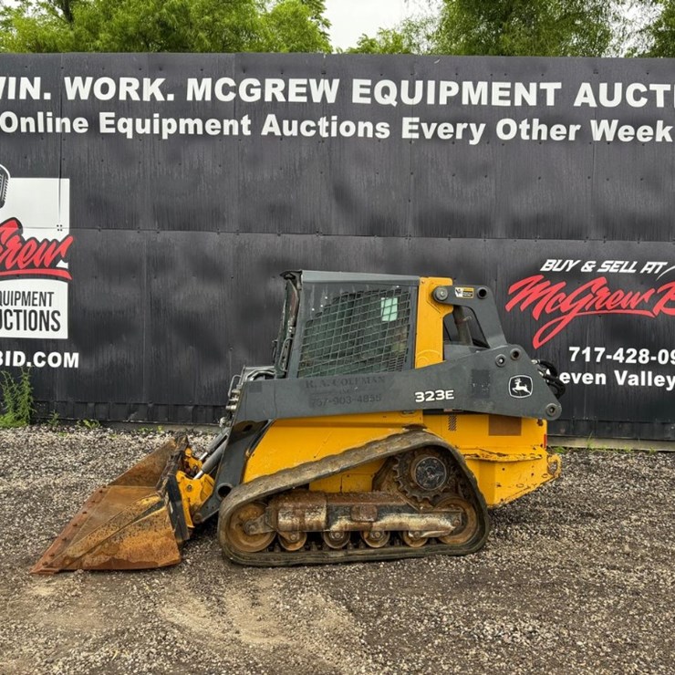 2018 DEERE 323E