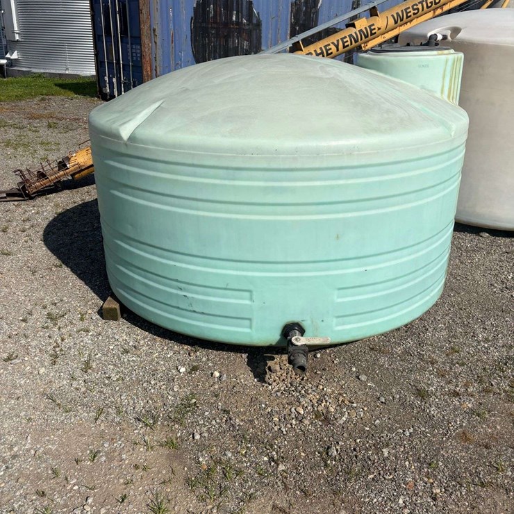 1,250 Gallon Large Poly Tank