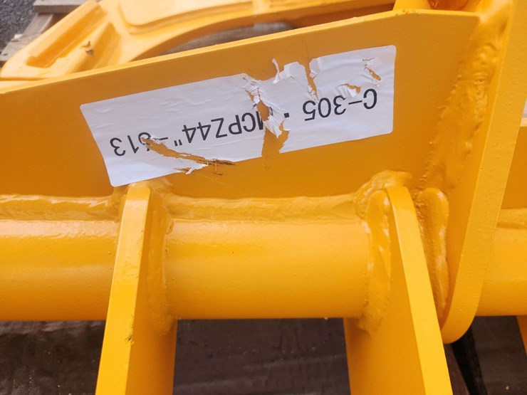 caterpillar-305-image-4