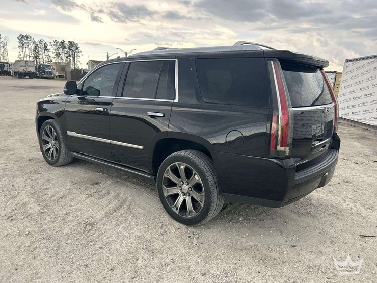 2015-cadillac-escalade-image-4