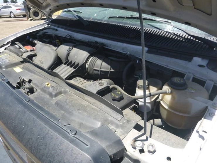 2010-ford-cargo-image-9