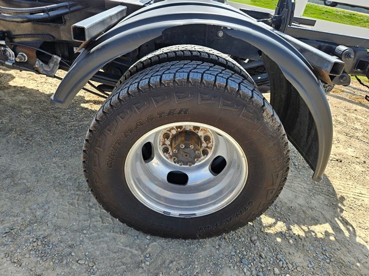 2021-ford-f350-image-40