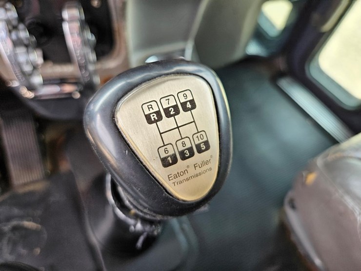2006-peterbilt-386-image-59