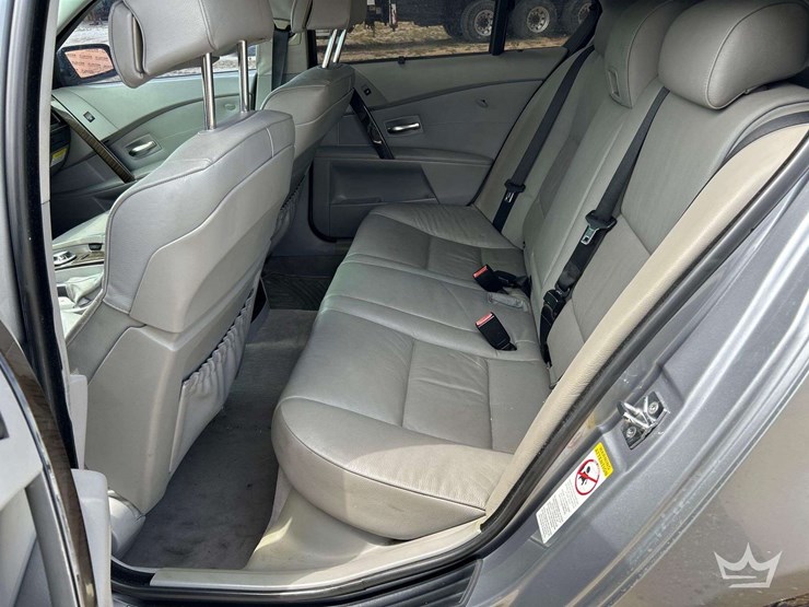 2005-bmw-545i-sedan-image-24