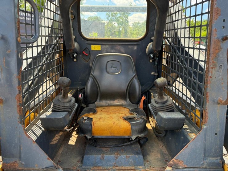 2016-deere-317g-image-12