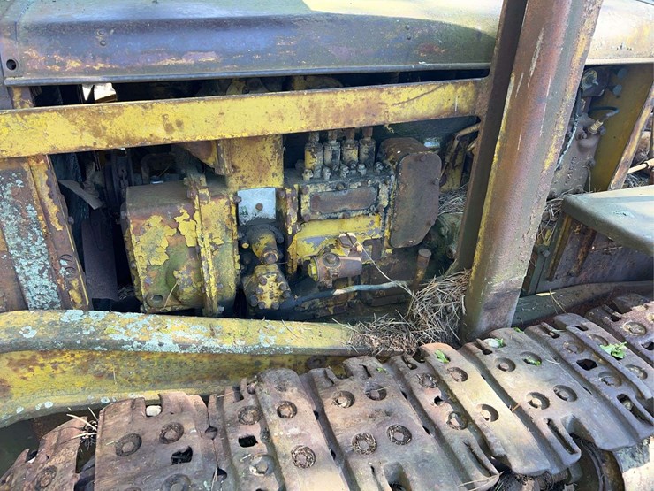 caterpillar-crawler-loader-image-12