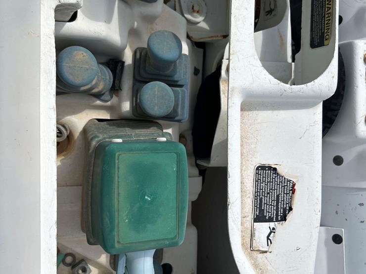 2012-freightliner-m2-106-image-34