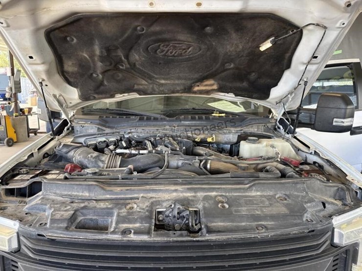 2017-ford-f550-image-14