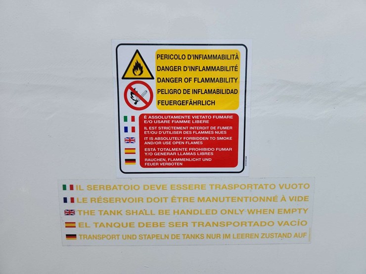 am-tank-fuel-tank-with-pump/nozzle-(2376-gallon/8995-litre)-image-8