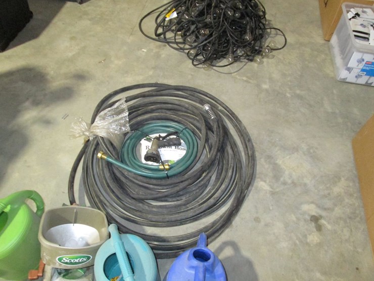 #45037-•-lot-of-water-hoses,-watering-jugs,-etc-inv#45037-image-4