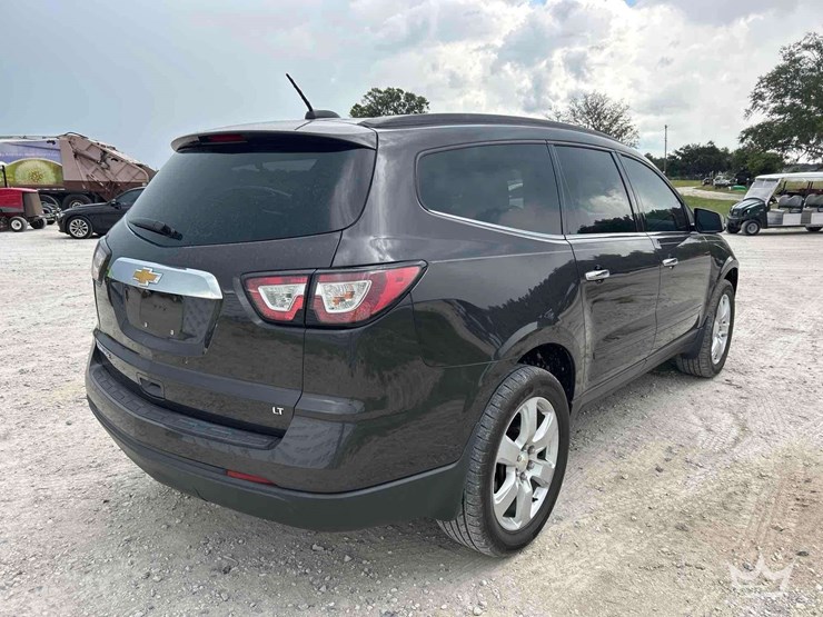 2017-chevrolet-traverse-image-24