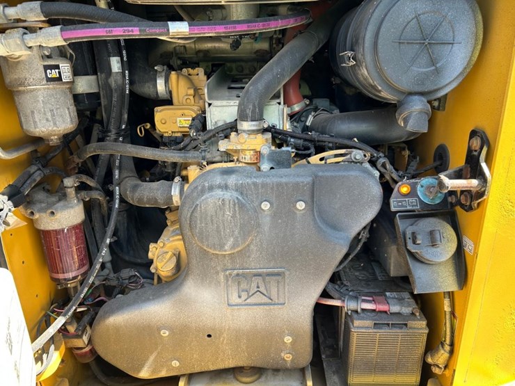 2018-caterpillar-299d2-xps-image-16