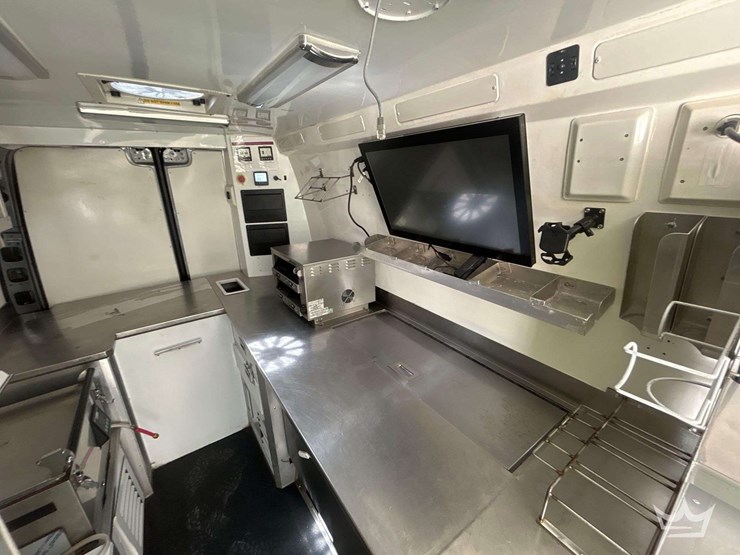 2021-mercedes-benz-sprinter-4500-image-23