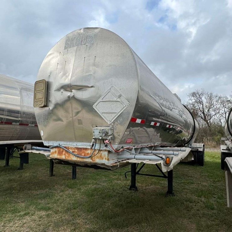 1976 Staineless Tank Inc. 6,500 Gallon T/A Chemical Tanker Trailer
