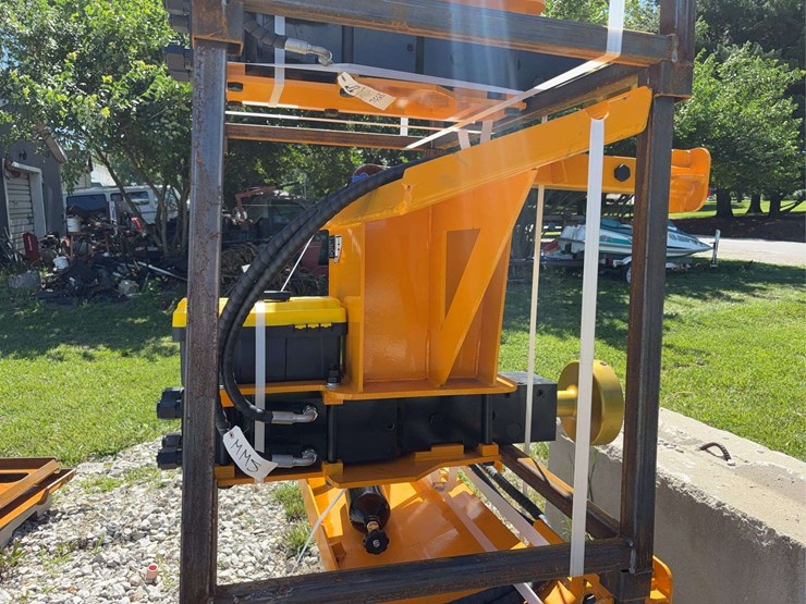 giyi-ad680-hydraulic-pile-hammer-image-6