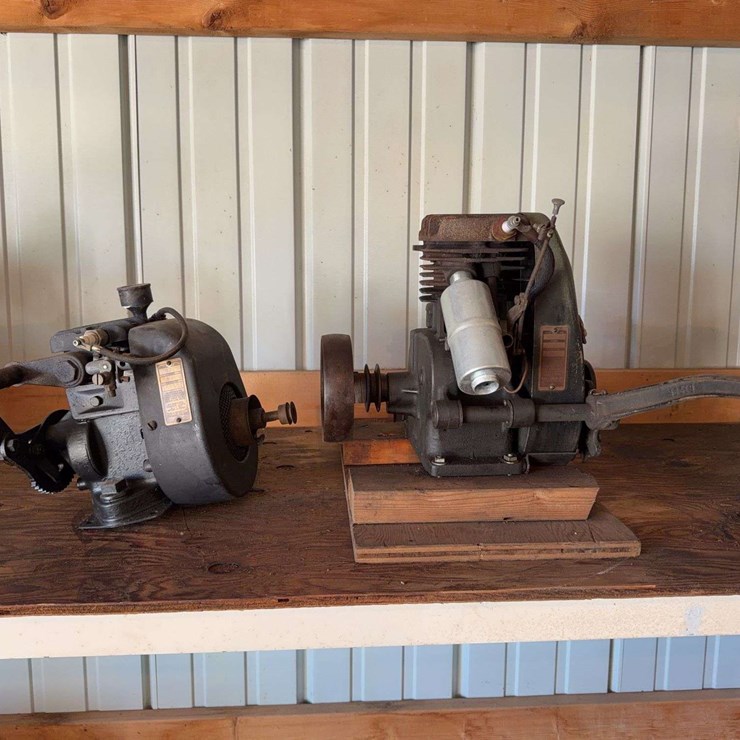 (2) Briggs& Stratton Engines