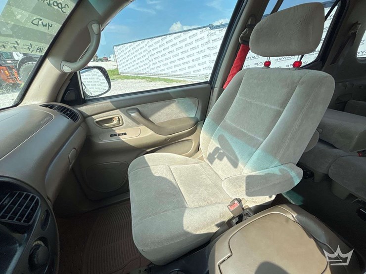 2002-toyota-sequoia-image-18