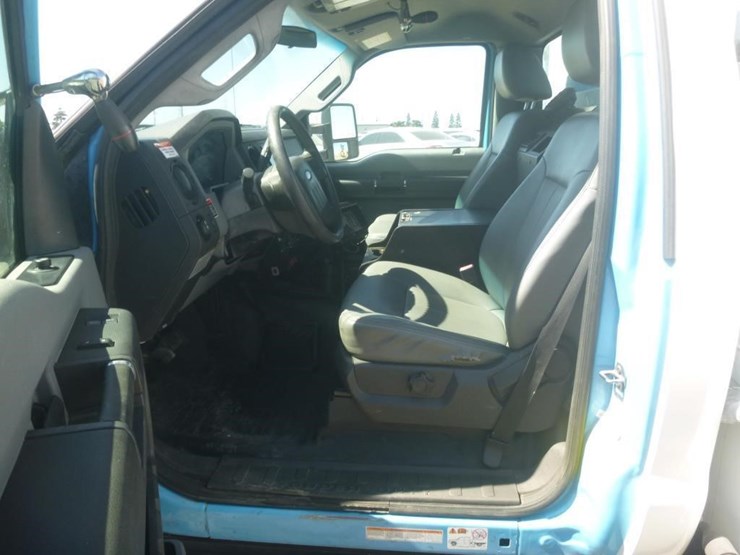 2013-ford-f550-image-17