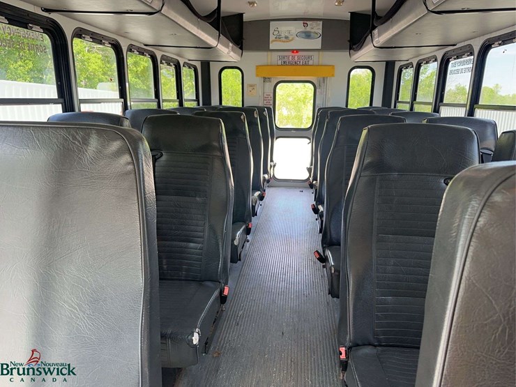 2010-chevrolet-express-20-passenger-mini-bus-image-21