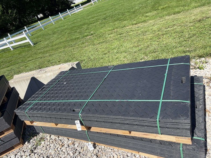 heavy-duty-composite-ground-protection-mats-image-2