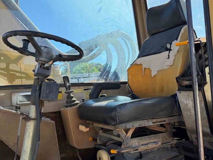 caterpillar-214b-ft-image-25