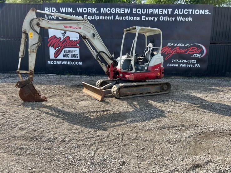 2016-takeuchi-tb260-image-1