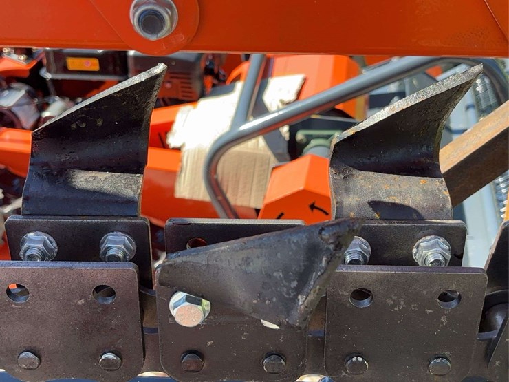 d39-skid-steer-trencher-attachment-image-12