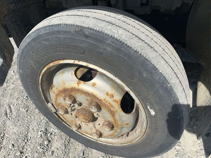 2015-hino-195-image-9