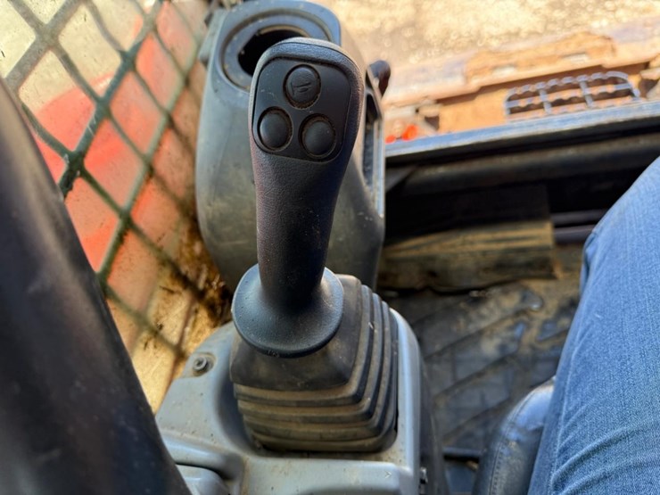 kubota-svl75-2-image-23