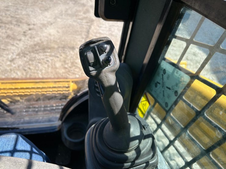 2018-caterpillar-299d2-xps-image-21