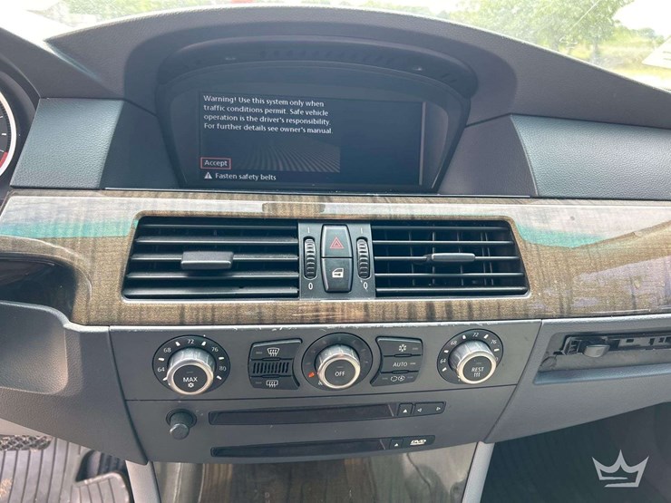 2005-bmw-545i-sedan-image-17