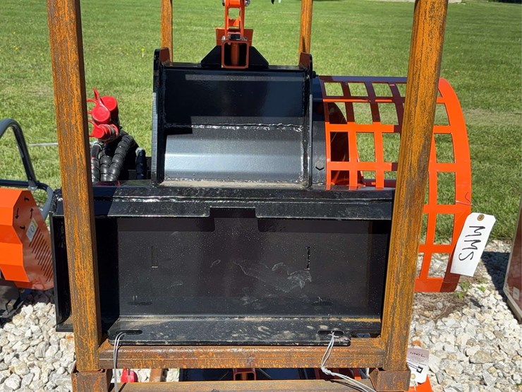 d39-skid-steer-trencher-attachment-image-7