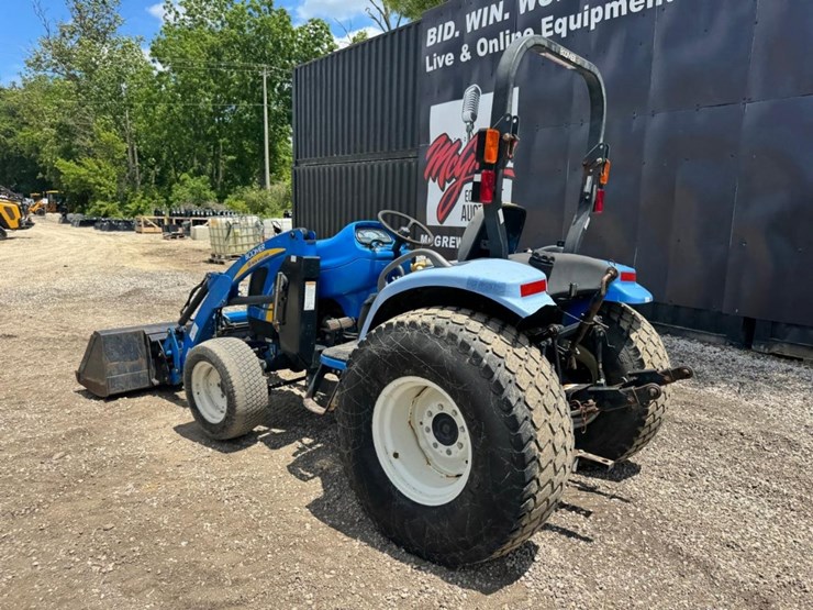 new-holland-boomer-3040-image-4