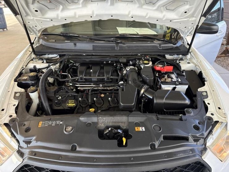 2013-ford-taurus-sdn-image-10