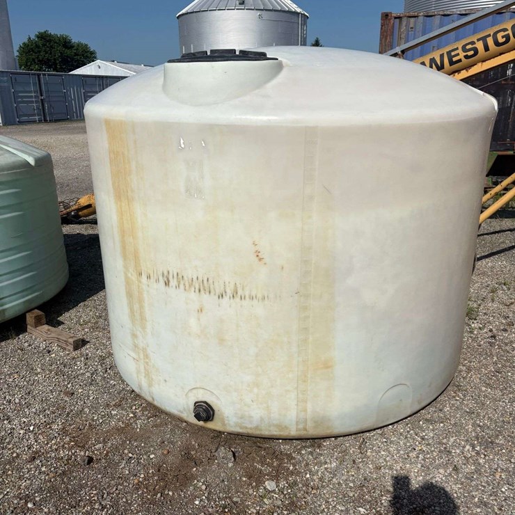 1,500 Gallon Large Poly Tank