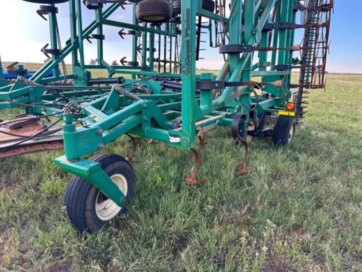 great-plains-folding-3-box-drill,-40'-image-6