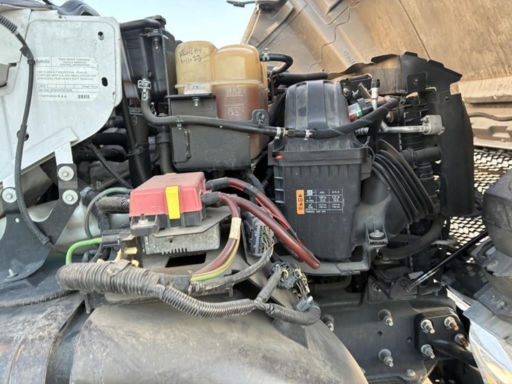 2016-ford-f650-xlt-image-14